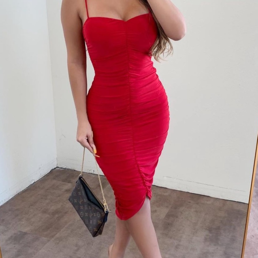 Small ootdfash ruched red dress